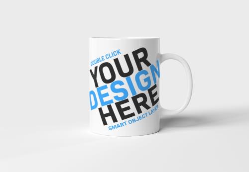 موکاپ فتوشاپ ماگ سفید و لیوان سفید از نمای کنار جهت ارائه پیش نمایش لوگو به همراه جای متن فایل PSD