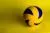عکس رایگان باکیفیت JPG والیبال شامل توپ والیبال با زمینه زرد 24436