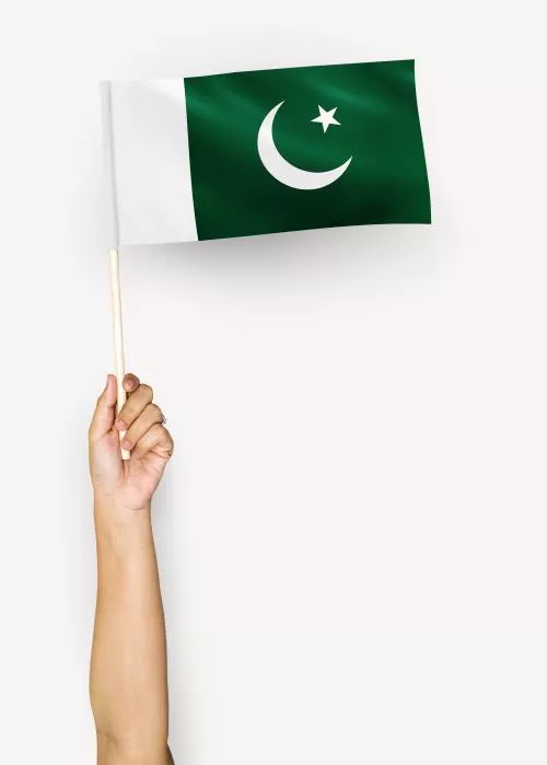 عکس با کیفیت عکس شخص در حال تکان دادن پرچم جمهوری اسلامی پاکستان.jpg 26606