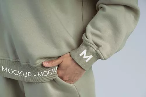 فایل PSD موکاپ خانم با شلوار جاگر و هودی 25254