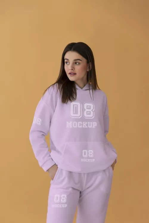 فایل PSD موکاپ ژست زن در نمای متوسط 25259