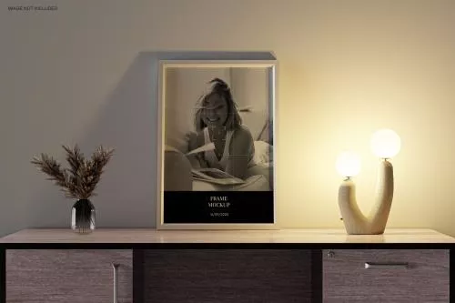 فایل PSD موکاپ قاب عکس روی میز برای فتوشاپ 25673