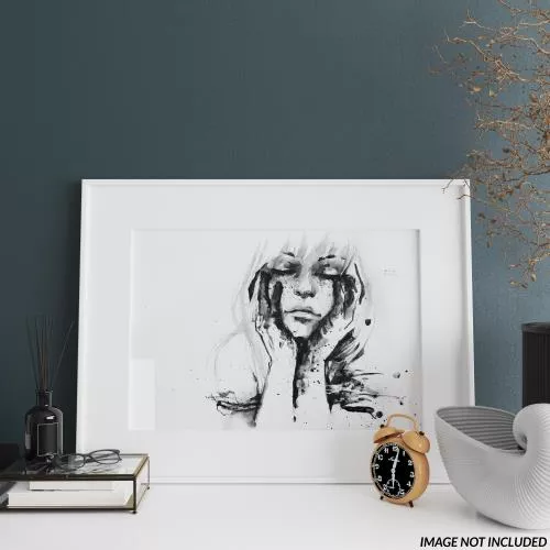 فایل PSD موکاپ قاب عکس روی میز از نمای نزدیک رایگان 25677