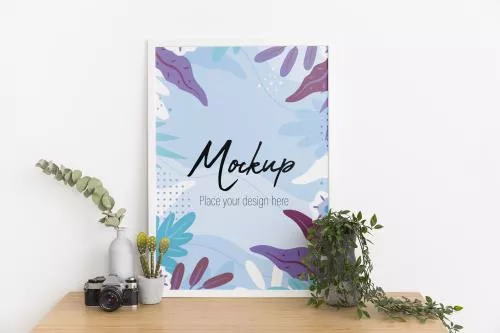 فایل PSD موکاپ قاب عکس در کنار گیاهان 25691