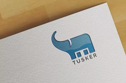 موکاپ رایگان PSD به صورت لایه باز جهت نمایش لوگو با زمینه مقوایی به رنگ سفید