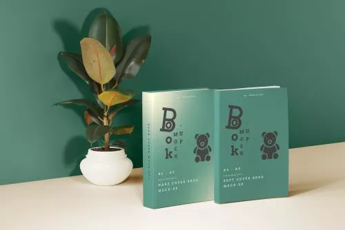 موکاپ کتاب از زاویه رو به رو روی سطح در کنار گلدان با نوردهی حرفه ای mockup با فایل PSD لایه باز با لایه بندی حرفه ای 