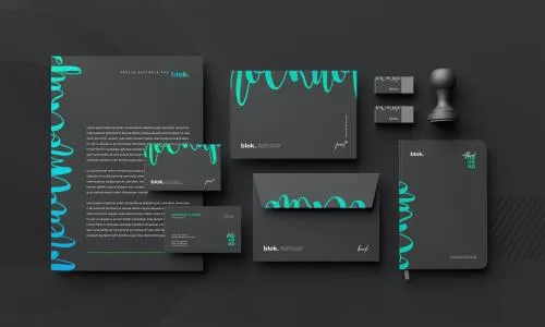 فایل PSD موکاپ از نمای بالا از اوراق اداری مناسب برای برندینگ سازمانی با تم مشکی 26101