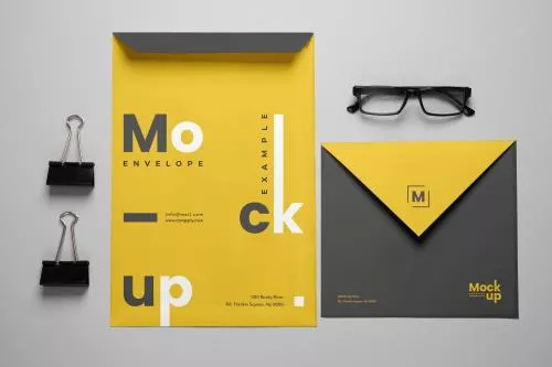 فایل PSD موکاپ رایگان چیدمان پاکت‌های مختلف از نمای بالا 26118