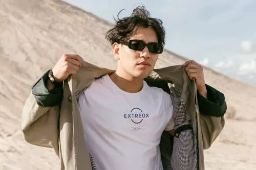 فایل PSD موکاپ لوگو روی تی شرت مردانه 28043