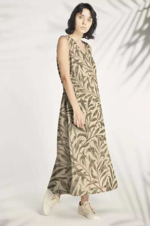 فایل PSD موکاپ لباس بلند طرح دار زنانه ست تابستانی 28044