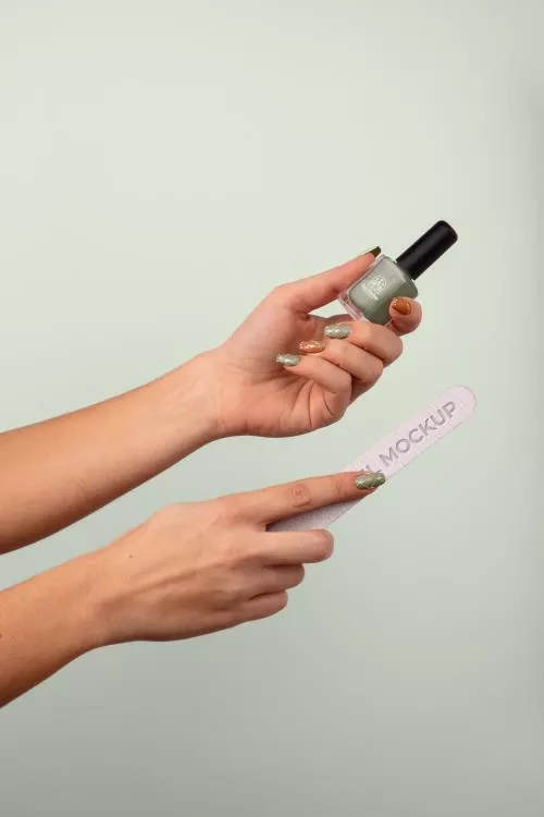 فایل PSD موکاپ دست با ناخن 27786