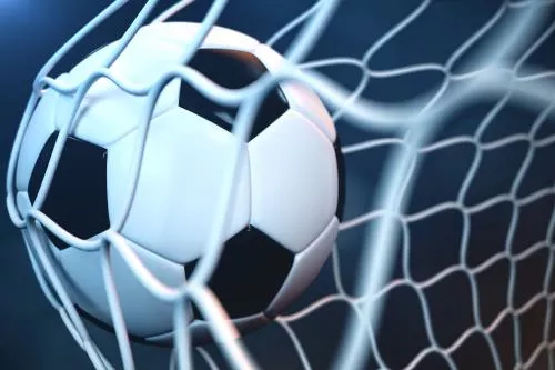 عکس JPG با کیفیت توپ فوتبال در تور دروازه  21235