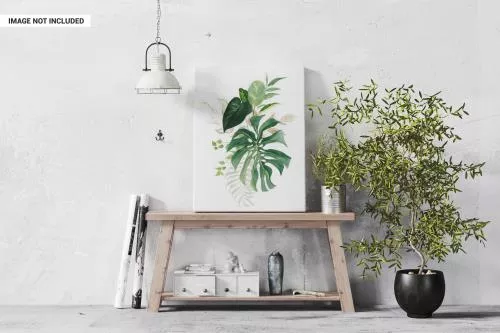 موکاپ رایگان قاب نقاشی در اتاق در کنار گلدان و روی میز فایل PSD لایه باز 21555