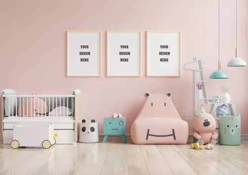 موکاپ رایگان سه قاب عکس رئال کودکانه با نمای اتاق کودک به همراه اسباب بازی و عروسک با زمینه دیوار نارنجی فایل PSD لایه باز 21571