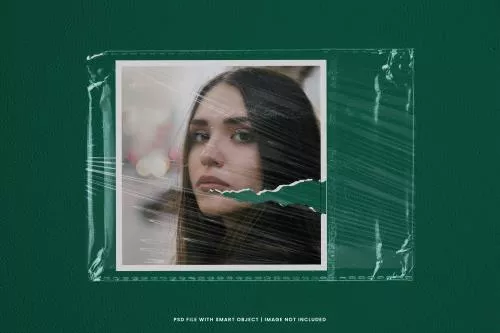 موکاپ PSD لایه باز عکس داخل کاور پلاستیکی  (عکس شامل فایل نیست) 21617