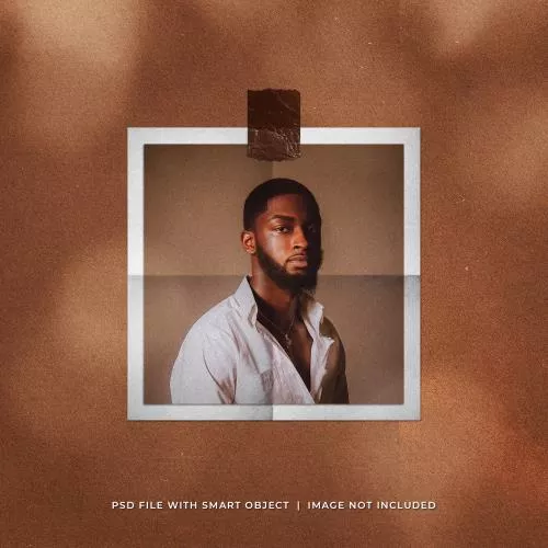 موکاپ PSD لایه باز عکس با خطوط تاشده چسب زده شده روی دیوار به همراه سایه های مختلف(عکس شامل فایل نیست)  21620