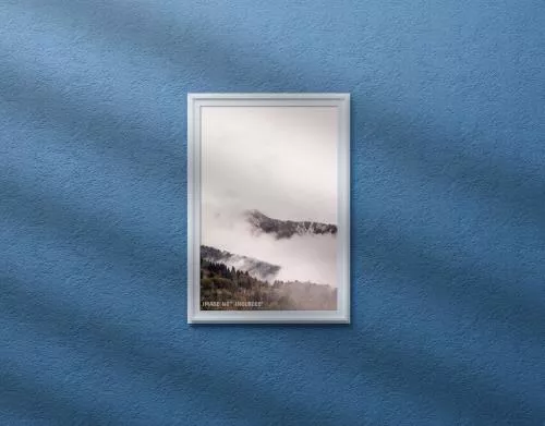 موکاپ PSD لایه باز قاب عکس روی دیوار آبی رنگ به همراه سایه(عکس شامل فایل نیست)  21645