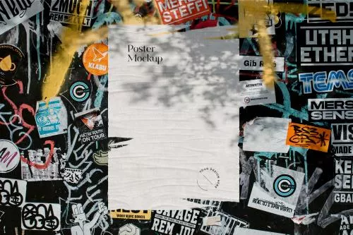 موکاپ پوستر کاغذ پاره شده روی دیوار چسبیده شده فایل PSD لایه باز 21738