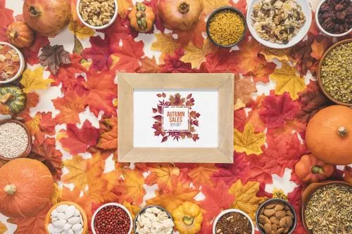 قالب فتوشاپ فروش پاییزی با موکاپ متن که با برگ های رنگارنگ خشک شده احاطه شده است 21758