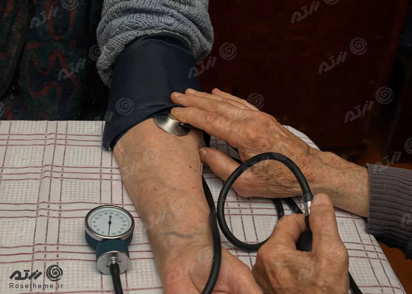 اندازه گیری فشار خون در افراد مسن 24332